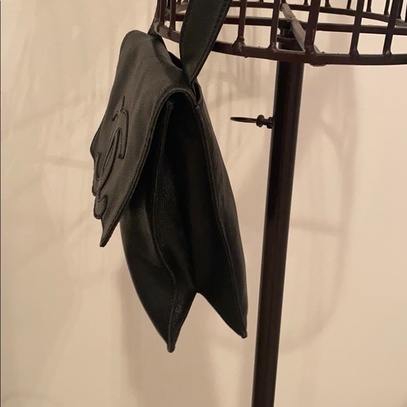 Authentic Chanel black CC shoulder cross body bag - Picture 4 of 10